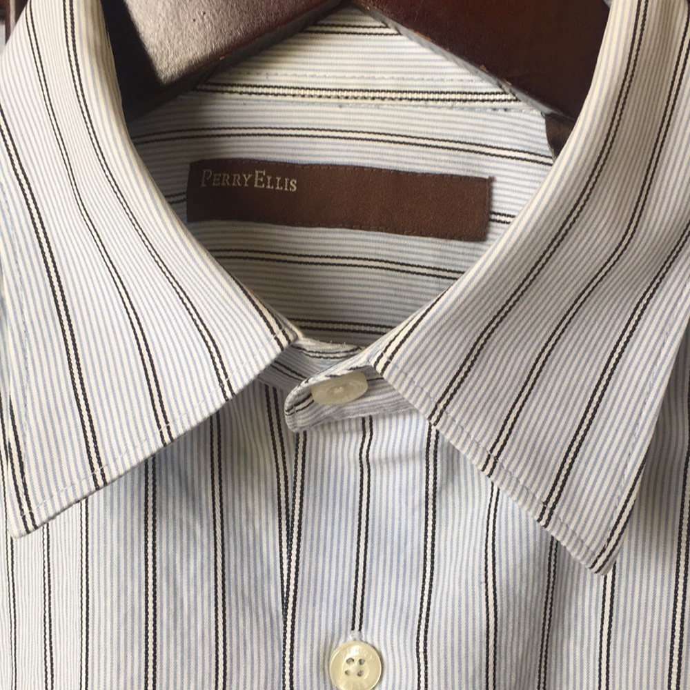 Perry Ellis mens M 💯 Cotton button-down shirt w cuff light blue stripes w brown